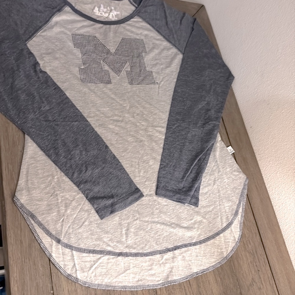 NWT [Touch By Alyssa Milano] Michigan Wolverines NCAA Long-Sleeve Top Women’s S - Picture 4 of 10